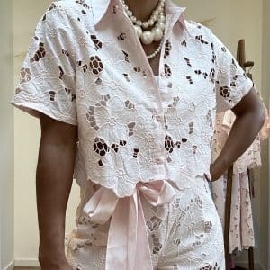 Chemise crop en dentelle brodée FLORA rose