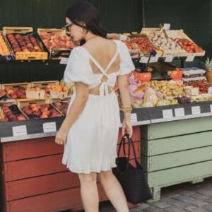 Robe courte dos ajouré et manches bouffantes MARGAUX