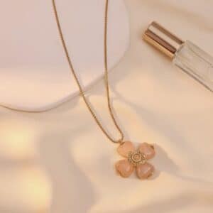 Collier TREFLE rose